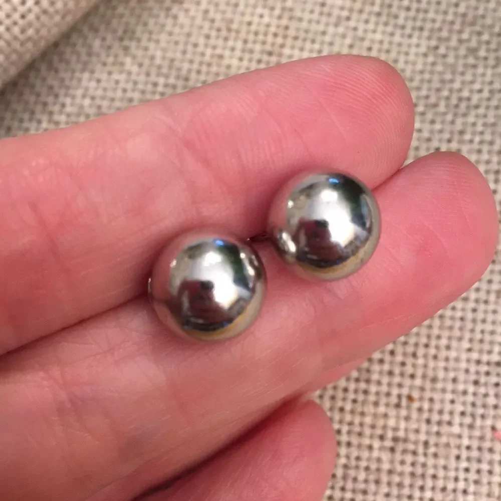 Silvertone 9-10mm Ball Clip Earrings